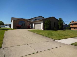 1345 W 97th Pl, Crown Point, IN 46307