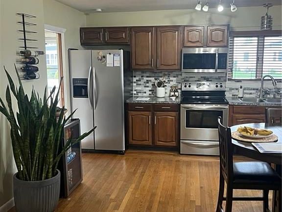 2nd image of 396 Laurel Hill Ave #2