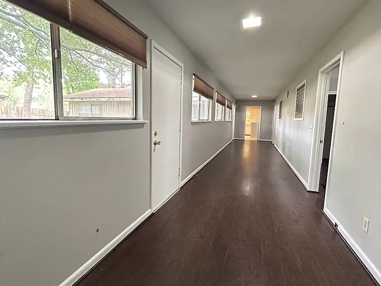 1601 N Sang Ave — Photo 12