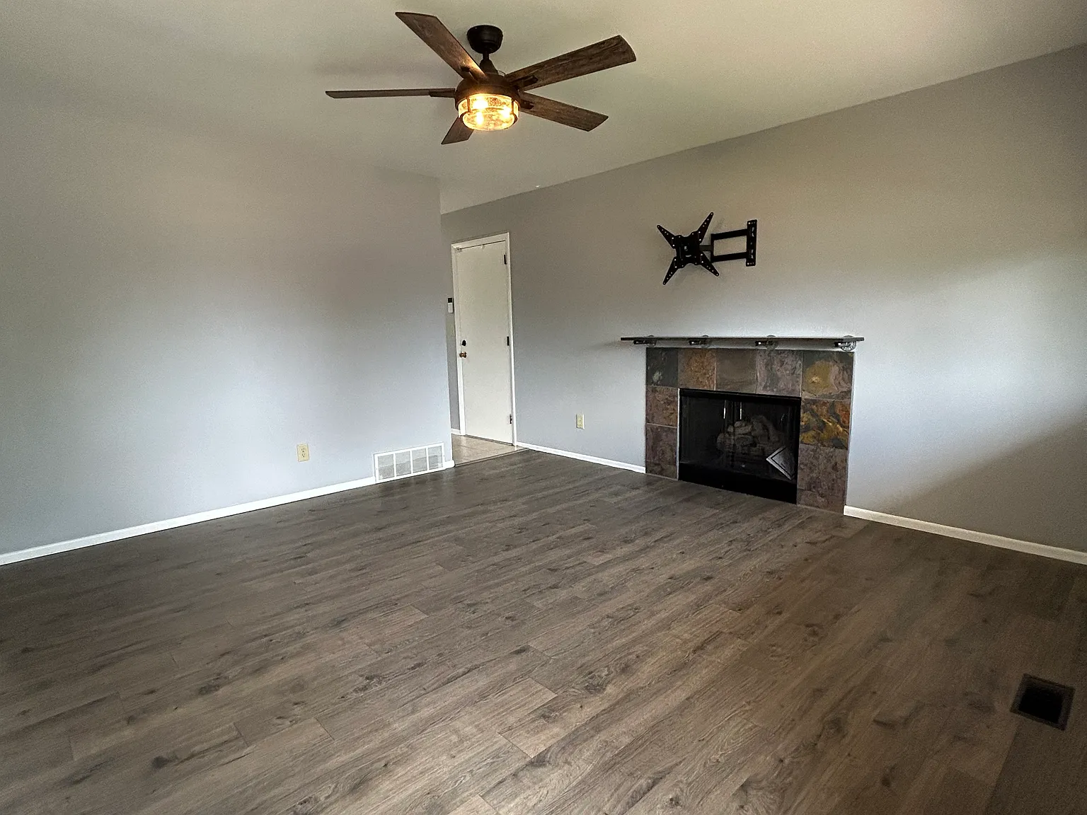 1184 Stanton St — Photo 3