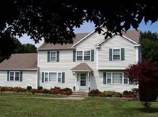 1 Farmery Rd, Sandy Hook, CT 06482