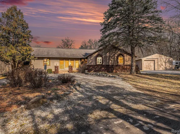 615 Judi Ann Ln, Holly, MI 48442