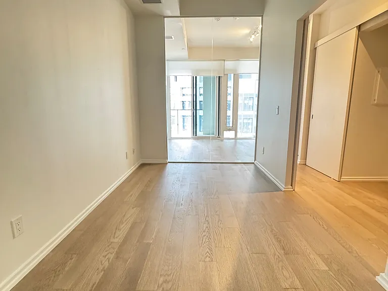 5 Soudan Ave #914 — Photo 18