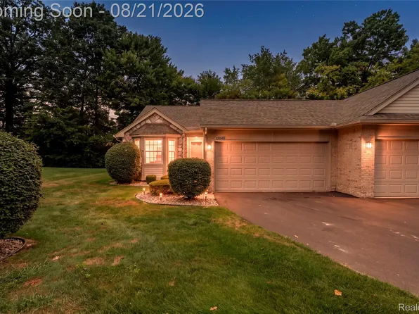 12045 Hickory W, Utica, MI 48315