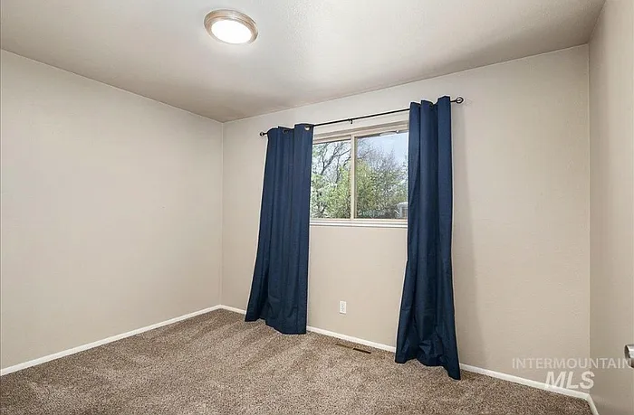 2510 S Broxon St — Photo 5