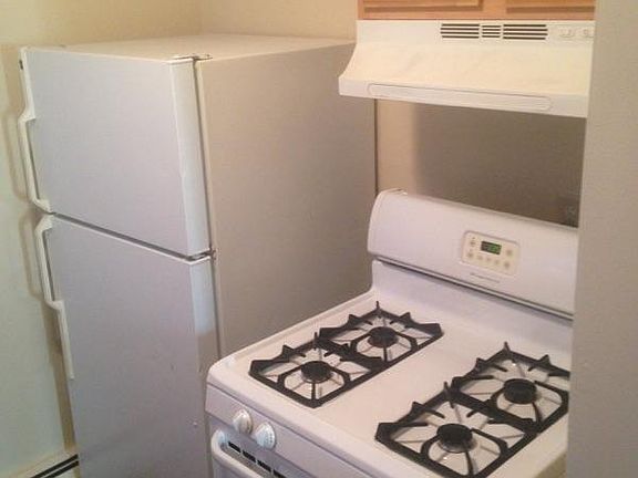 4th image of 906-12 Morris St #11