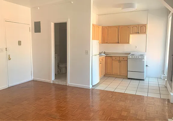 Rented by Dynamik Realty | media 13