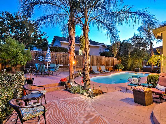 5th image of 966 Oak Creek Ct