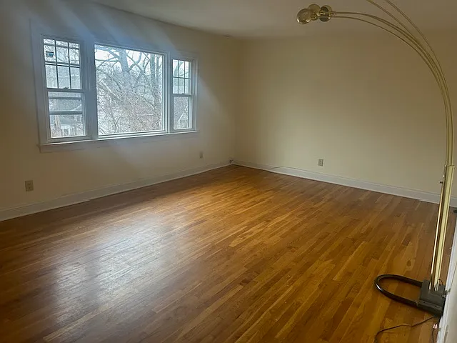 3 bed, 1100 sqft, $3,300 — Photo 2