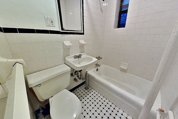 Rented by CitySites Real Estate Group | media 4
