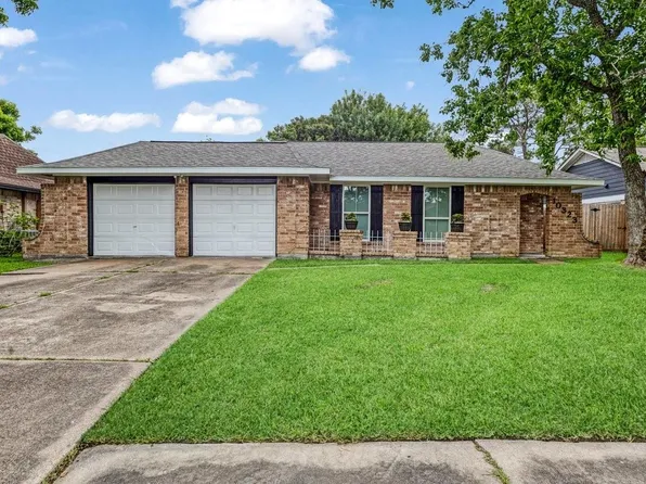 10323 Sagebluff Dr, Houston, TX 77089