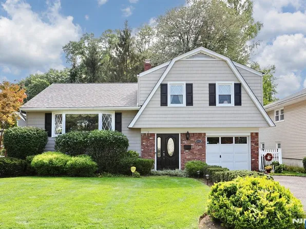 442 Henley Ave, New Milford, NJ 07646