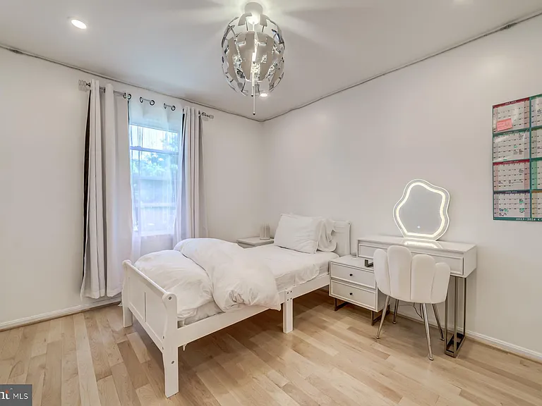 8 Carriage House Cir — Photo 44
