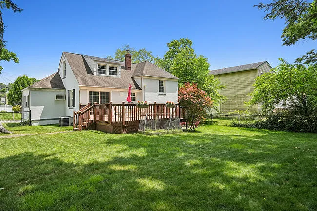 27 Edgewood Ave — Photo 15