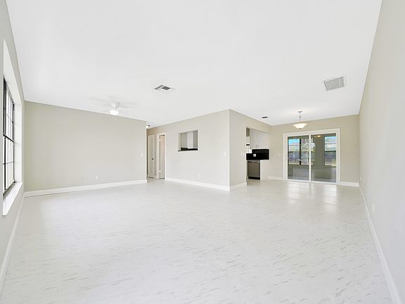 2nd image of 430 SE Inwood Avenue