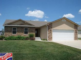 3916 Golden Eagle Dr, Manhattan, KS 66502