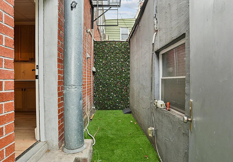 315 Leonard St #1B — Photo 11