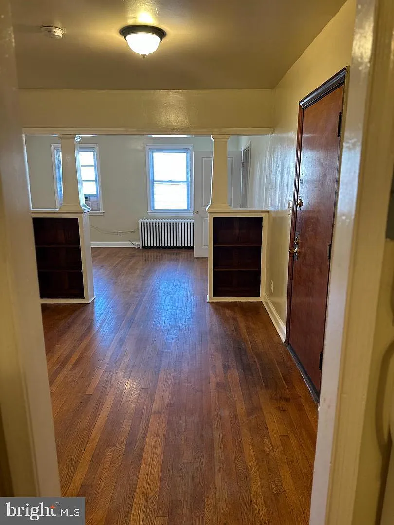 2 bed, 1.0 bath, 3480 sqft, $1,900 — Photo 3