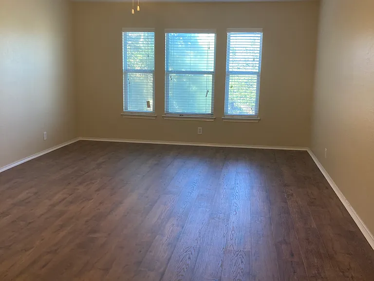 16215 Ike Ln — Photo 16