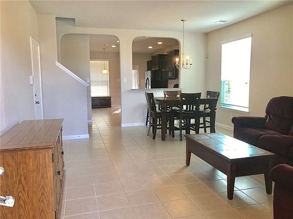 5th image of 302 Hoya Ln