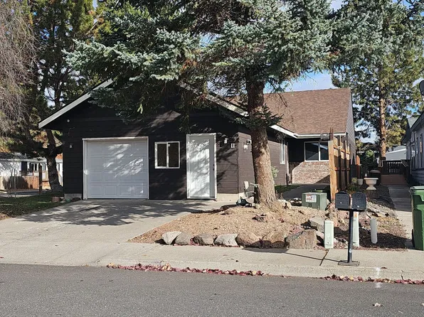 11 SE 9th St, Madras, OR 97741