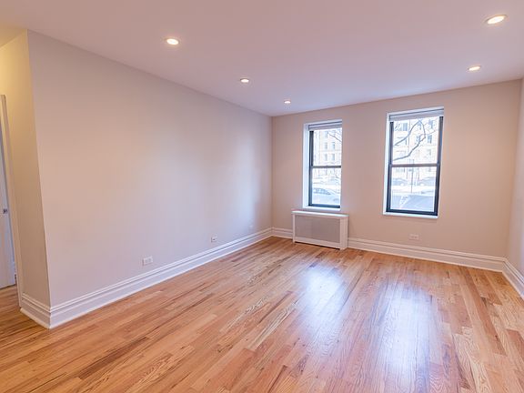 3rd image of 109-20 Queens Blvd #G1