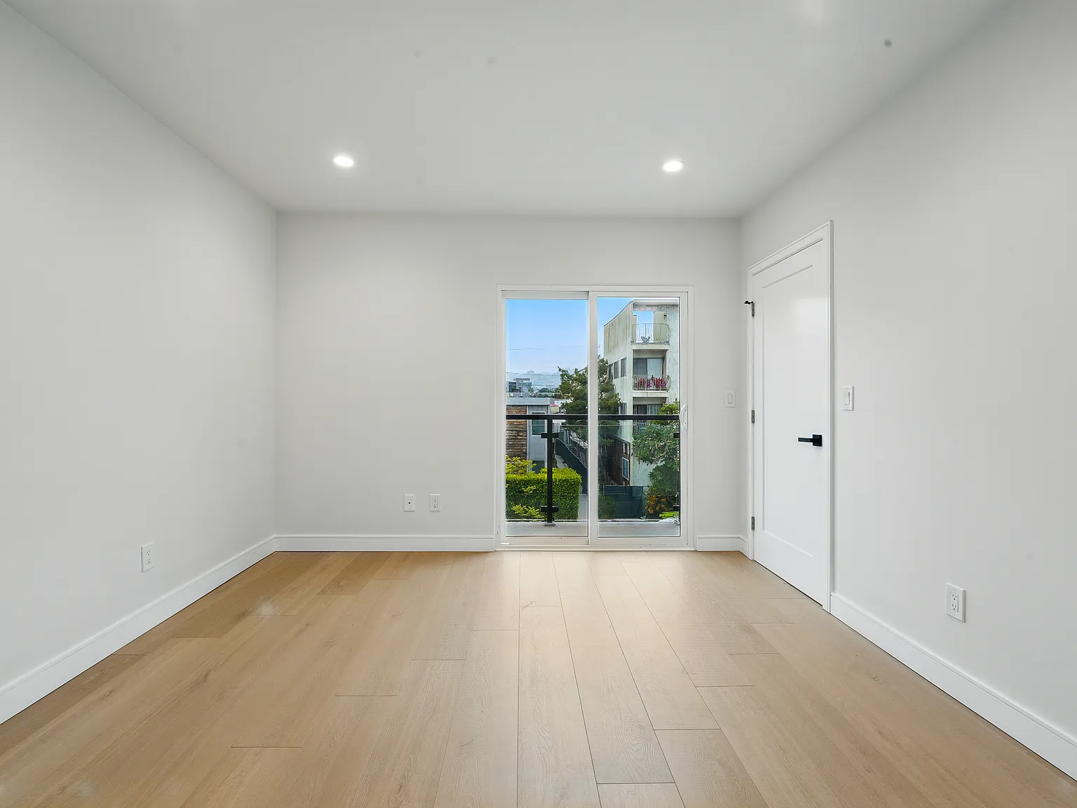 8234 1/2 Blackburn Ave — Photo 2