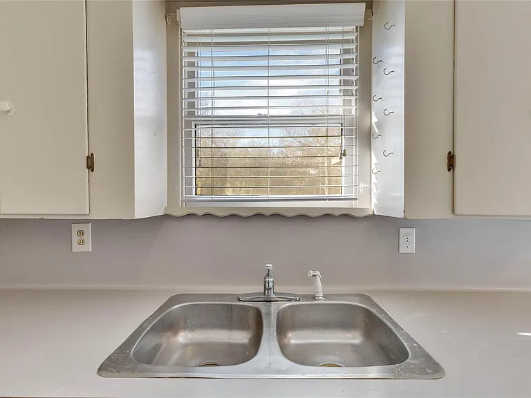 11606 Tedford St — Photo 10