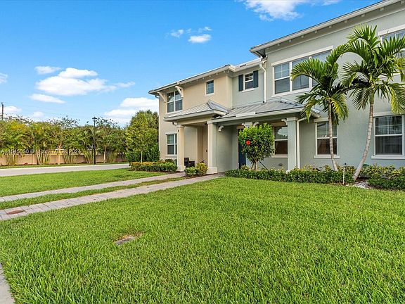 2nd image of 1240 Eucalyptus Dr Unit 5