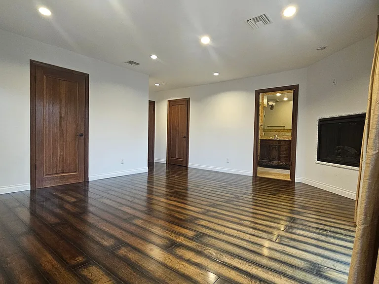 4940 Dobkin Ave — Photo 22
