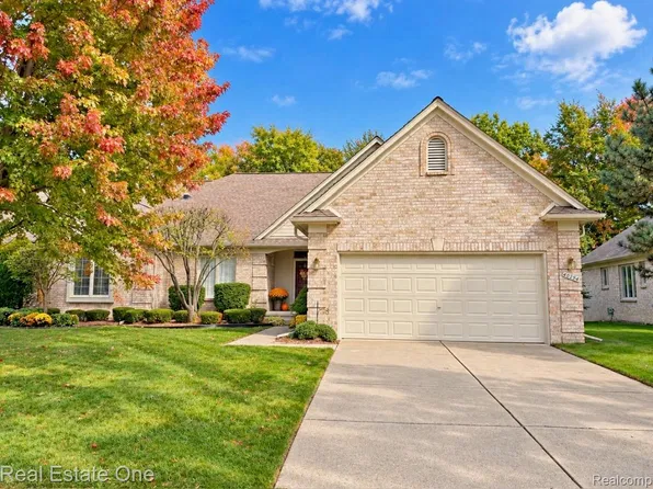 40294 Riverbend Dr, Sterling Heights, MI 48310