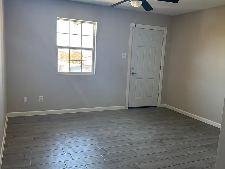 817 E Kearney St — Photo 4