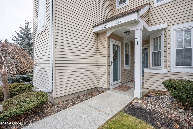 2nd image of 4807 S Foxwood Drive