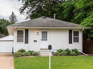1239 33rd St NE, Cedar Rapids, IA 52402
