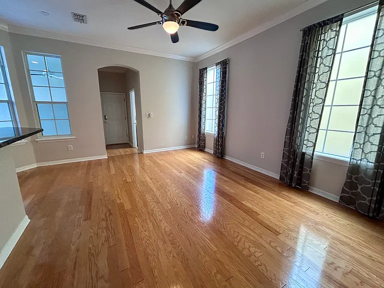 2135 Ridgewood St — Photo 6