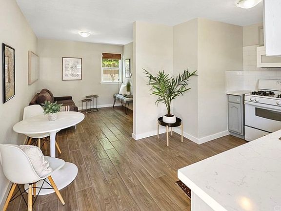 3rd image of 146 1/2 E Platt St