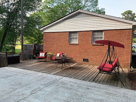 4th image of 129 Circle Dr