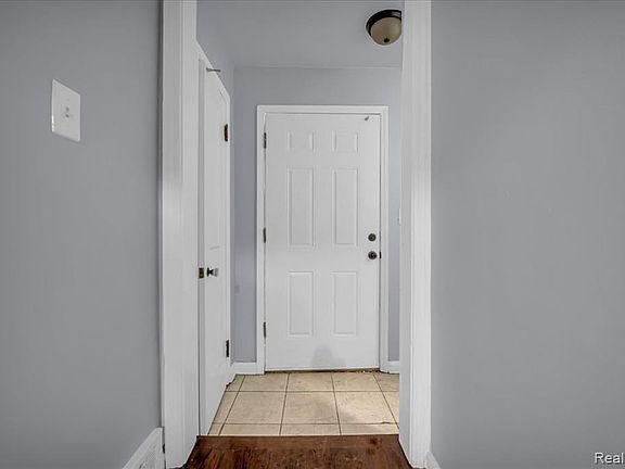 4th image of 17212 Sunderland Rd