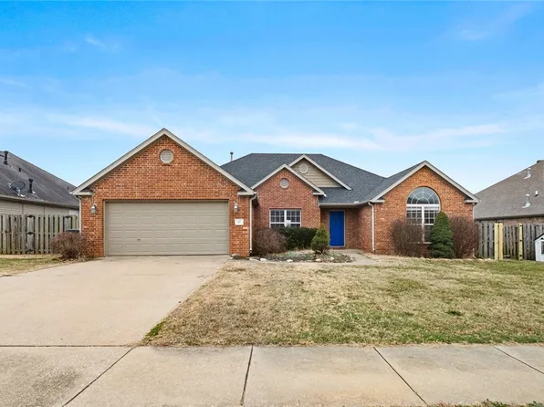 611 N Fox Meadows Ln, Fayetteville, AR 72704