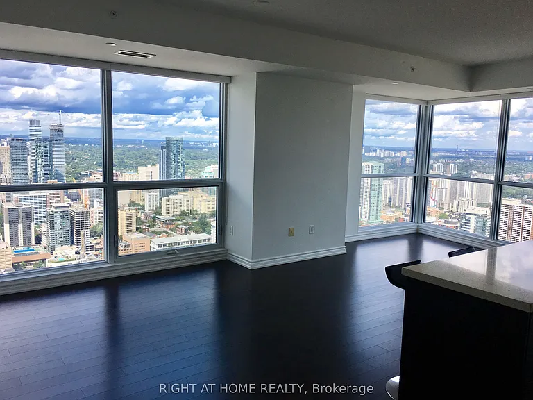 386 Yonge St #5502 — Photo 3