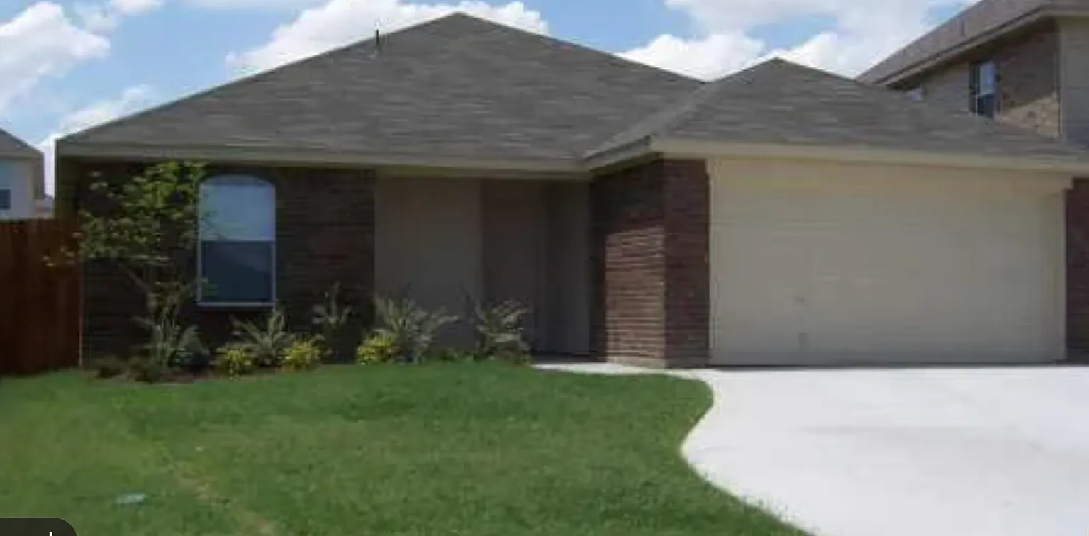 3 bed, 1427 sqft, $2,000 — Photo 1