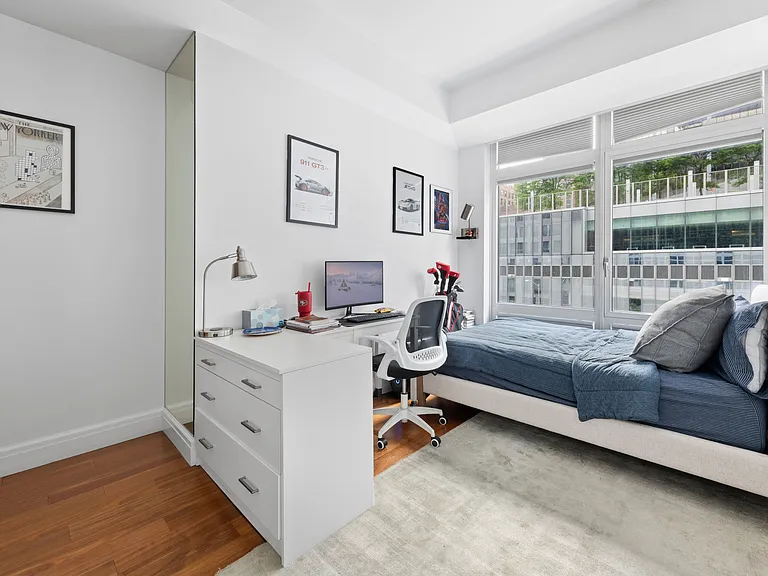 555 W 59th St #Townhouse 3C — Photo 12