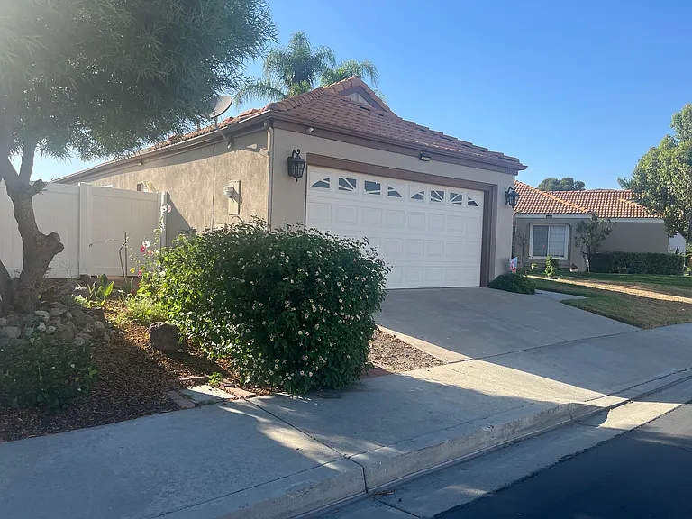 28098 Lemonwood Dr — Photo 2