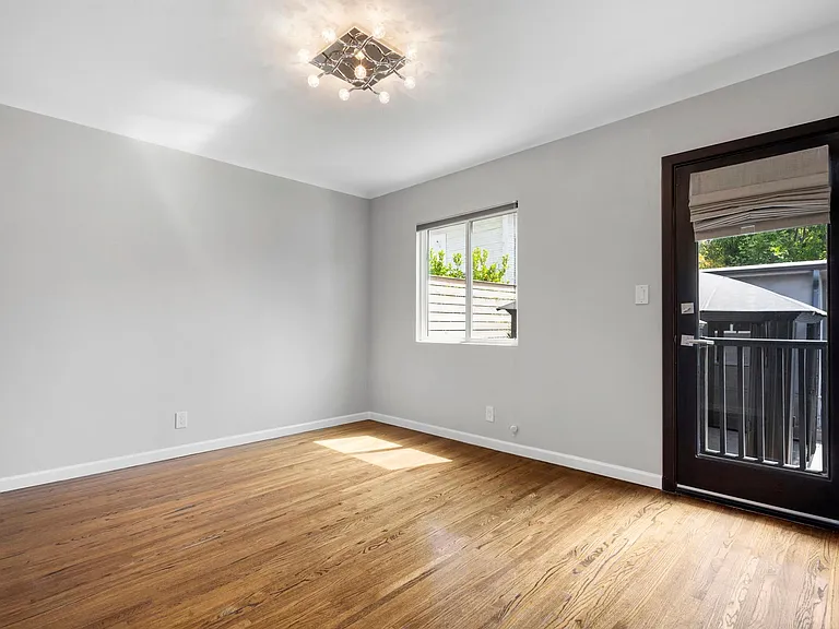 3084 Saint George St — Photo 21