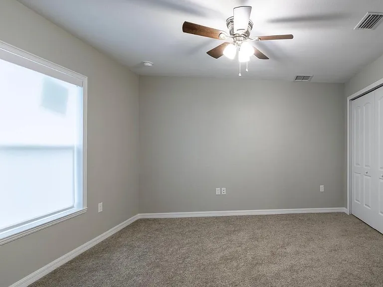 Ceiling fans in all rooms