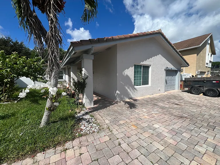 115 SW 34th Ave — Photo 26