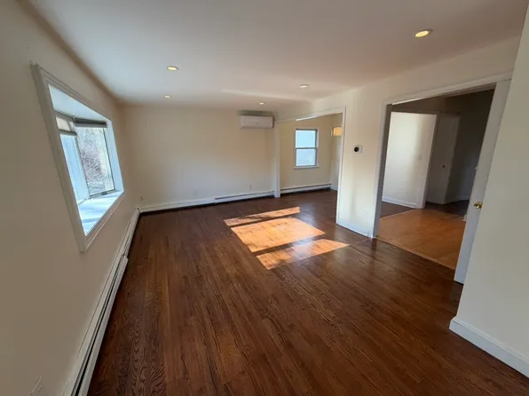 483 Steuben St, Staten Island, NY 10305