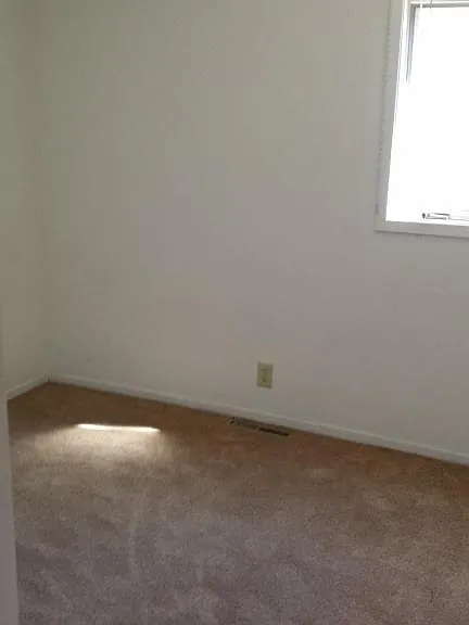 916 Vine St — Photo 8