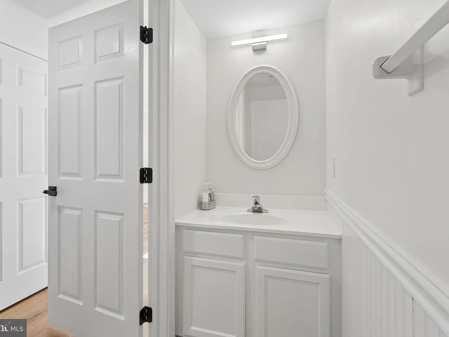3 bed, 4.0 bath, 1924 sqft, $3,600 — Photo 2