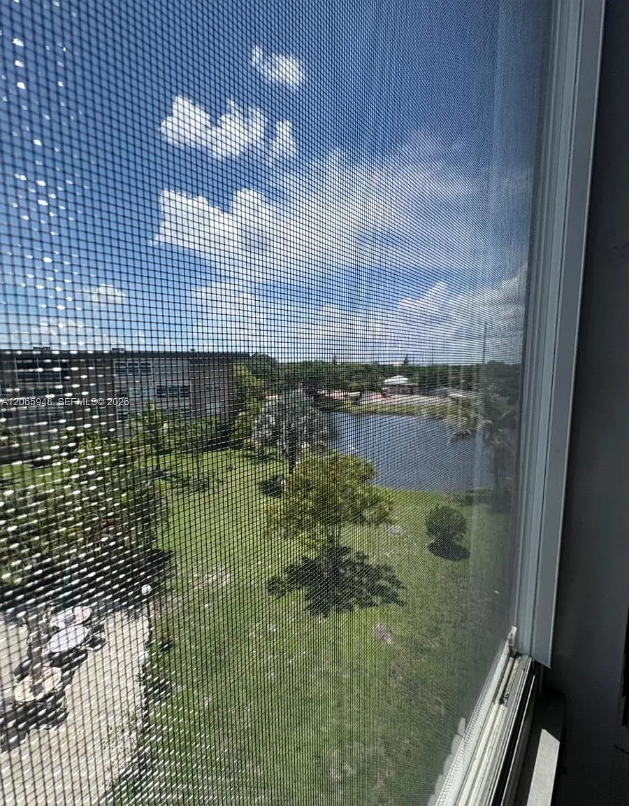 Lauderdale Oaks Condo 10 — Photo 2